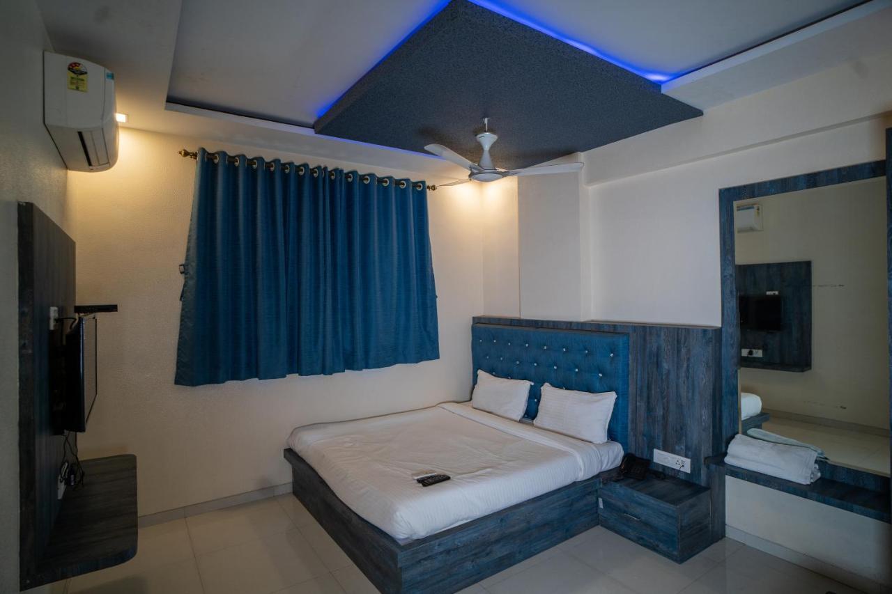 Hotel Mari Aai Residency Nova Bombaim Exterior foto
