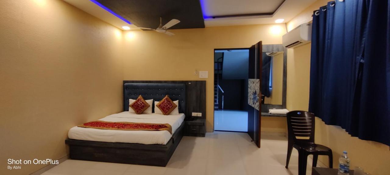 Hotel Mari Aai Residency Nova Bombaim Exterior foto
