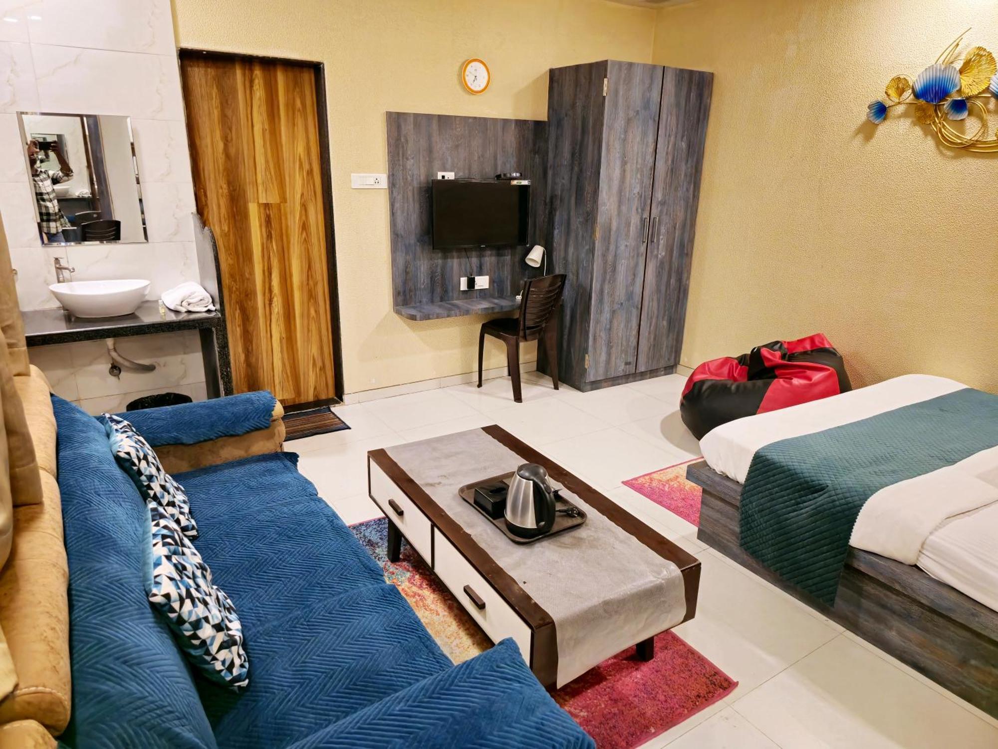 Hotel Mari Aai Residency Nova Bombaim Quarto foto