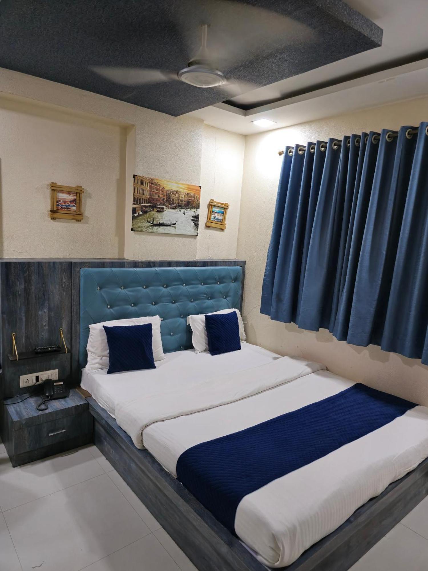 Hotel Mari Aai Residency Nova Bombaim Quarto foto