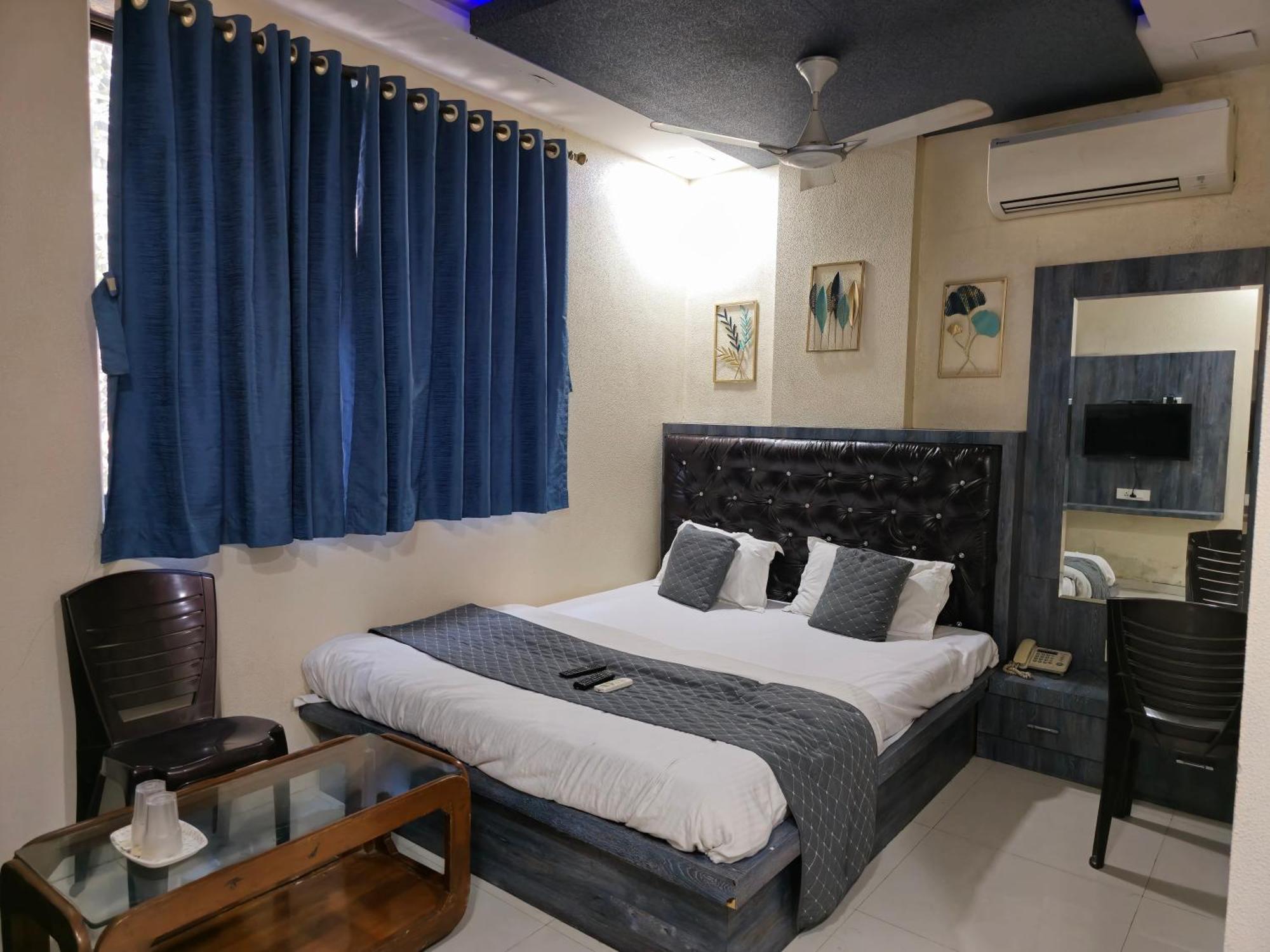 Hotel Mari Aai Residency Nova Bombaim Quarto foto