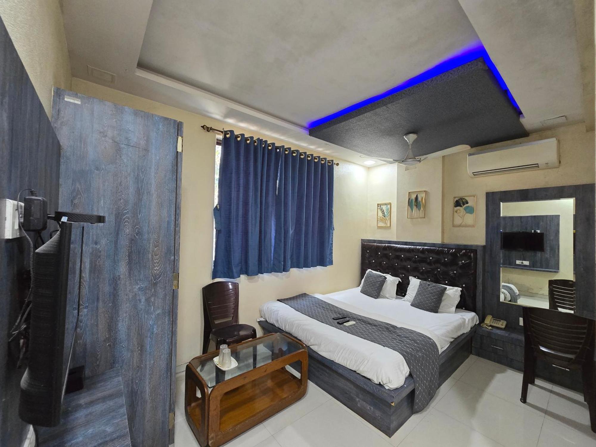 Hotel Mari Aai Residency Nova Bombaim Quarto foto
